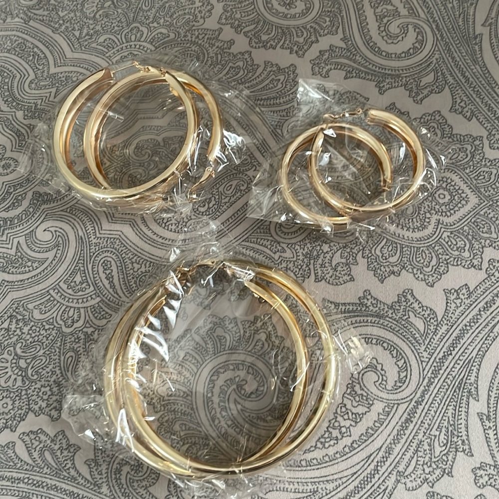 New Gold tone hoop fashion earrings, 3pr